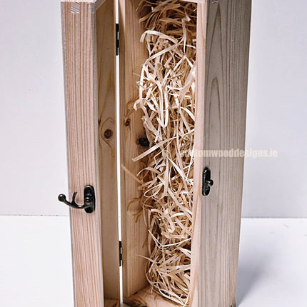 Hinged Lid 1 Bottle Box - Natural x25 Custom Wood Designs __label: Multibuy Bottle Box Bottle Boxes gift box Gift Boxes Single bottle box wooden Box CustomWoodDesignsIrelandCorporategiftboxesBottleBoxesGiftingboxesforbottleslaserengravedbottleboxespersonalisedbottleboxesCorporateboxesrusticboxwinebo_11_c0890074-1f1a-4811-a208-06e5_bb685881-5252-4a7a-b093-67360e959bc8