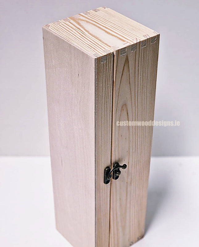 Hinged Lid 1 Bottle Box - Natural x25 Custom Wood Designs __label: Multibuy Bottle Box Bottle Boxes gift box Gift Boxes Single bottle box wooden Box CustomWoodDesignsIrelandCorporategiftboxesBottleBoxesGiftingboxesforbottleslaserengravedbottleboxespersonalisedbottleboxesCorporateboxesrusticboxwinebo_6_5bfce6aa-c7c3-4896-a6c3-b08d5_5ccc4fc9-6a00-4c83-8d63-1938995e3246