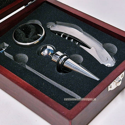 Wine set in wooden box pack of 25 Custom Wood Designs __label: Multibuy CustomWoodDesignsIrelandWineGiftingsetsWinebottleopenerspersonalisedwinegiftsetscorporateGiftingIrelandwoodenwinegiftsets_5_3a530e0d-b5f2-4321-be90-608bada81d09